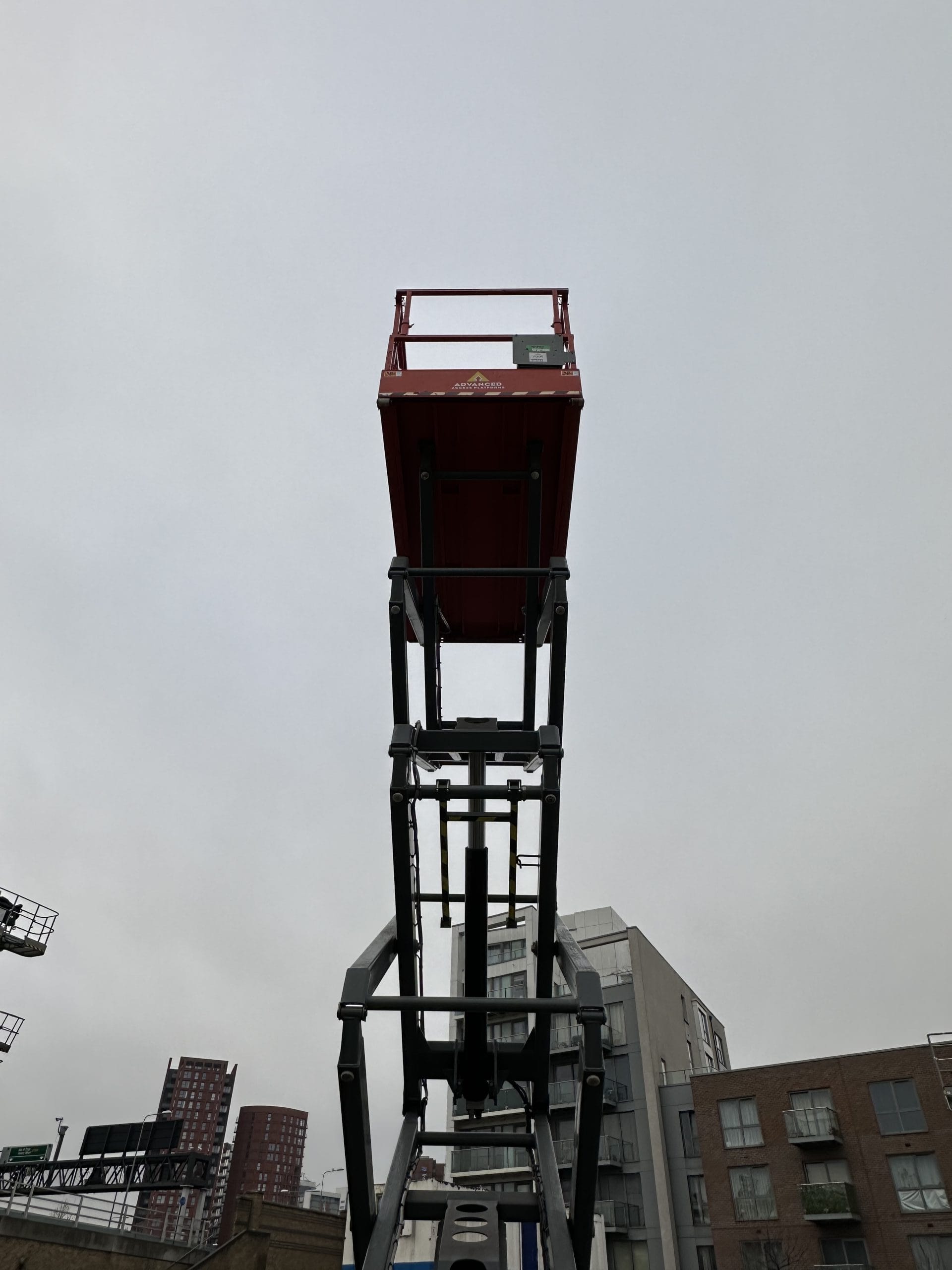 SkyJack SJ4732 | Advanced Access Platforms SkyJack SJ4732 | Advanced Access Platforms